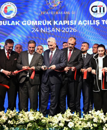 Modernizasyon çalışmaları tamamlanan Gürbulak Sınır Kapısı, Ticaret Bakanı Ömer Bolat’ın ve Türkiye Odalar ve Borsalar Birliği (TOBB) Başkanı M. Rifat Hisarcıklıoğlu’nun katıldığı tören ile hizmete açıldı.​ Açılış programına Bartın Ticaret ve Sanayi Odası Yönetim Kurulu Başkanı Halil Balık da katılım sağladı.